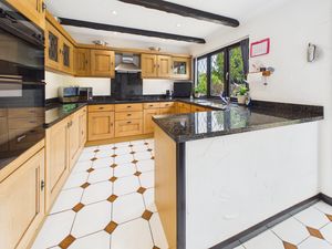 KITCHEN / BREAKFAST ROOM- click for photo gallery